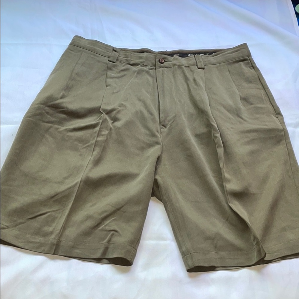 Tommy Bahama silk shorts olive green size 35 five
